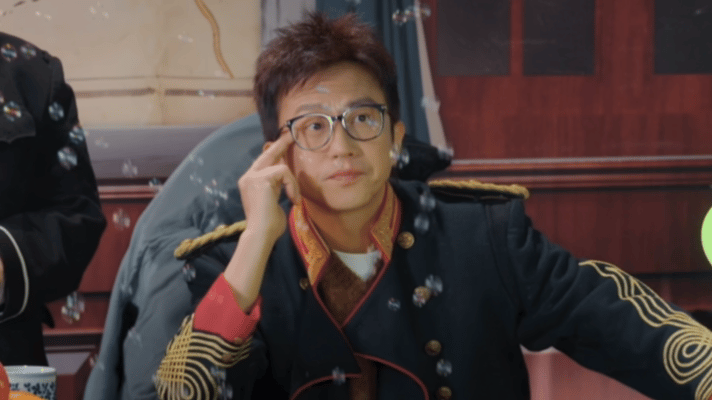 邓超听到用美貌迷死敌人的反应能让邓超沉默的人不多 能让邓超沉默的场面不多，谭胤暄