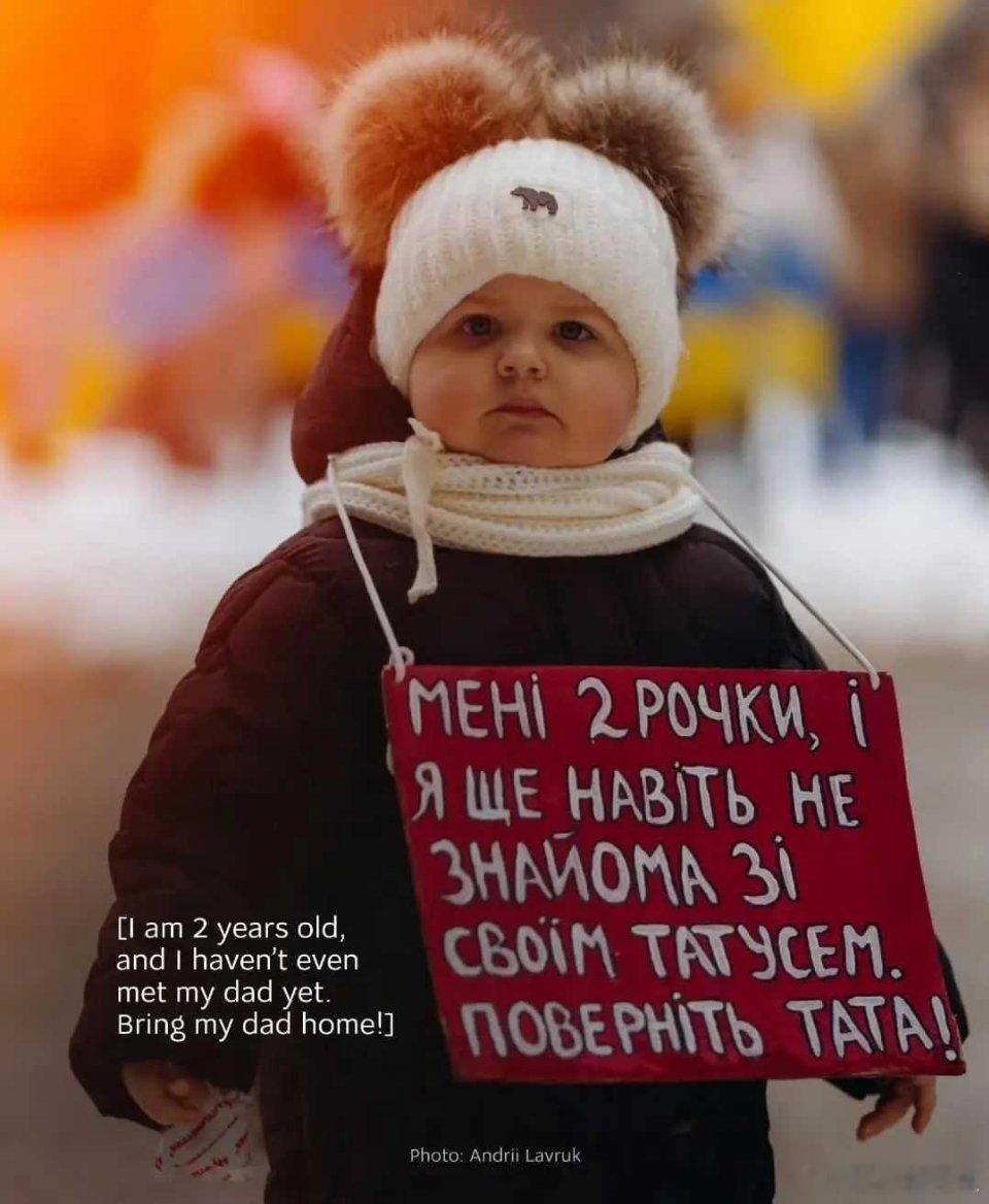海外新鲜事 乌克兰儿童：我两岁了，还没见过爸爸，请让他回家！ 