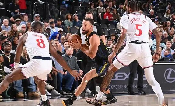 库里爆砍35分率领勇士战胜快船！全场球队曾经7次被对方拉开到接近10分，但库里一