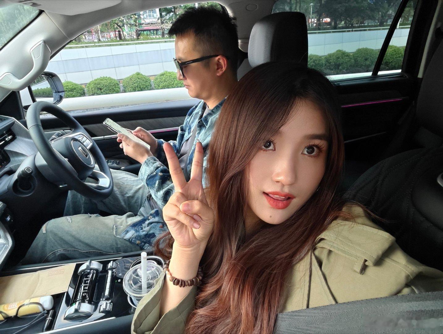 出让司机一名。你们有招司机的吗？这人擅长开车。 