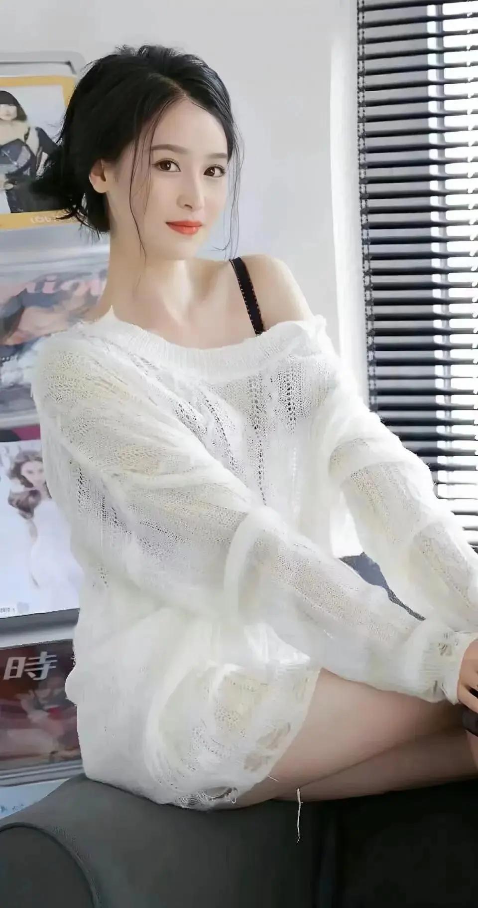 极品美女，一个月得挣多少个W才能娶得到呢？普通人一个月几千块就只能欣赏欣赏了[捂