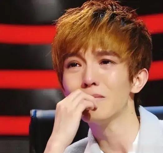 #李枫说郭敬明事件是性骚扰#2017年李枫指控郭敬明xsr自己的时候，郭敬明立刻