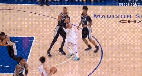 还能这样？文班恐被追加恶犯！
就是图中首节推布伦森这下，NBA裁判主管蒙蒂-麦卡
