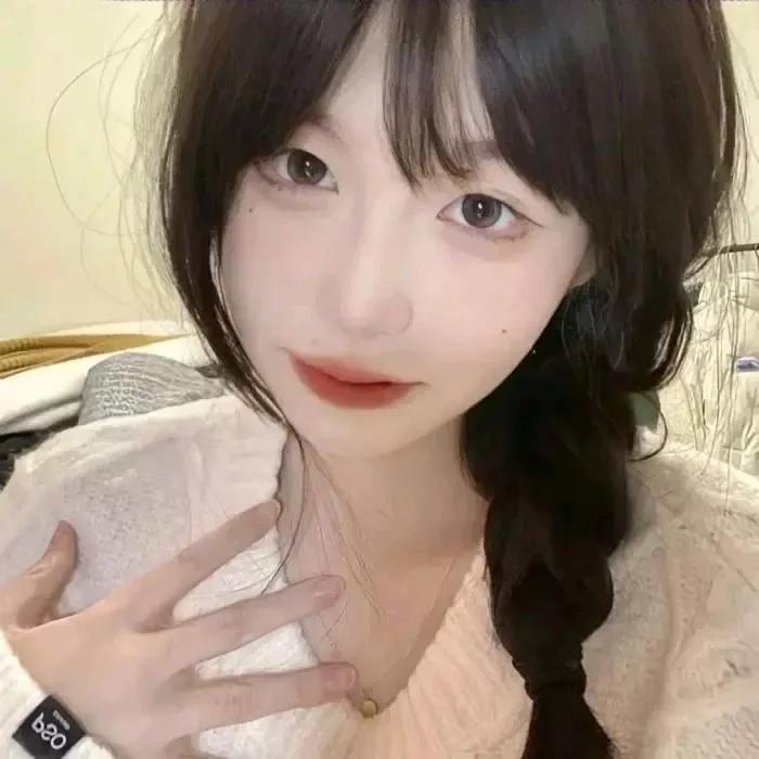 红袖添香，月照美人妆。粉裳花影照 红袖红唇 红袖娇羞 红袖如昨 水墨红袖 粉裳娇