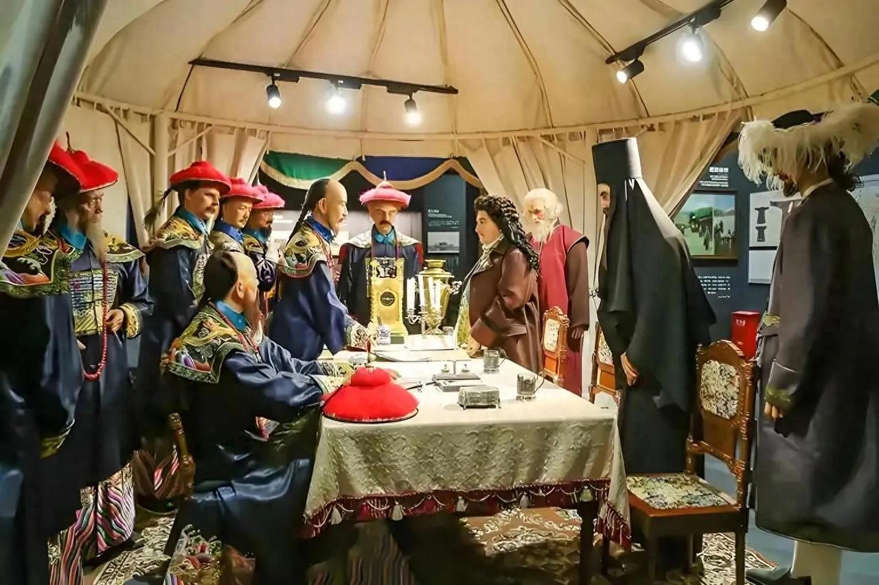 沙俄割走一百五十万平方公里，中国人记了一百多年，可今天，俄罗斯的油，中国的路；俄