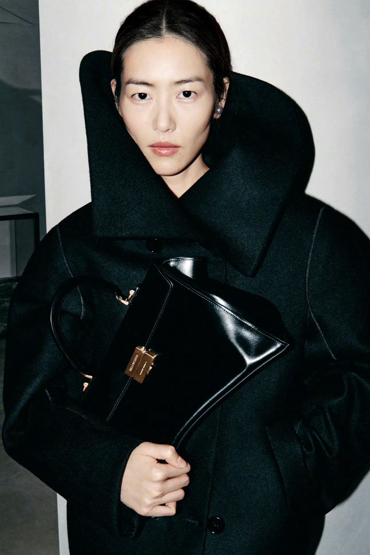BALENCIAGA 冬季 26 系列 “光与影”（ClairObscur）广告