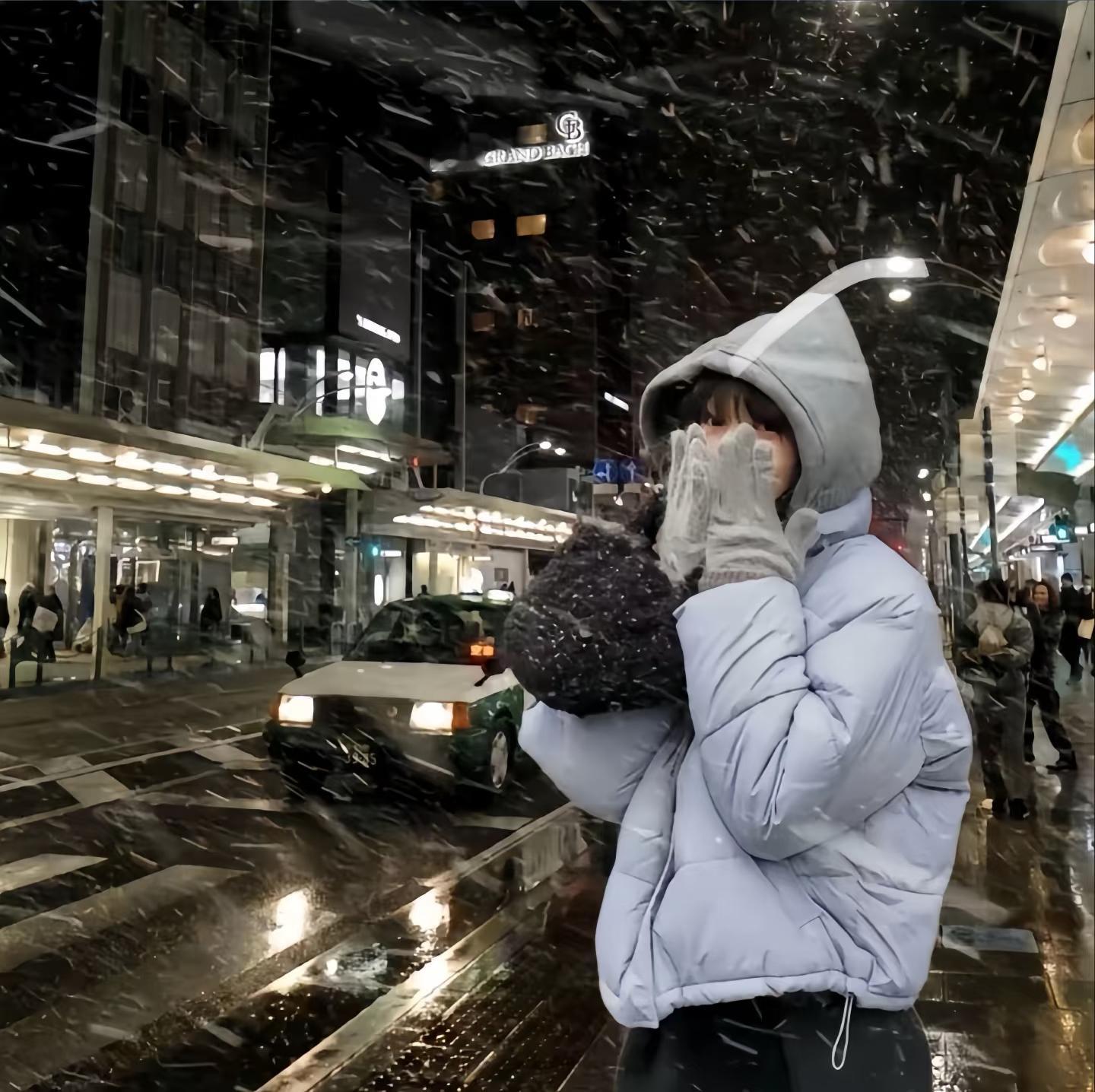 在一段感情里 每当我开始为爱发疯的时候 我就知道这个人已经不爱我了 当我开始质疑