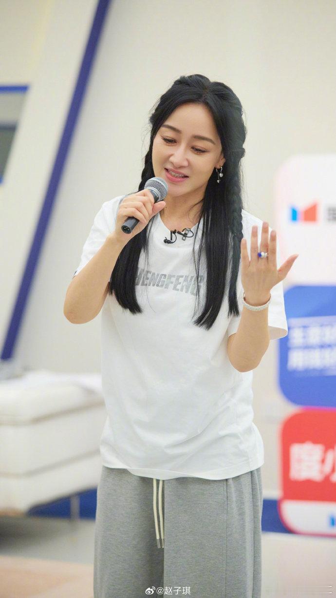 赵子琪赵子琪回应被指茶言茶语乘风2026放下流言奔赴新程，赵子琪告别乘风依旧自带