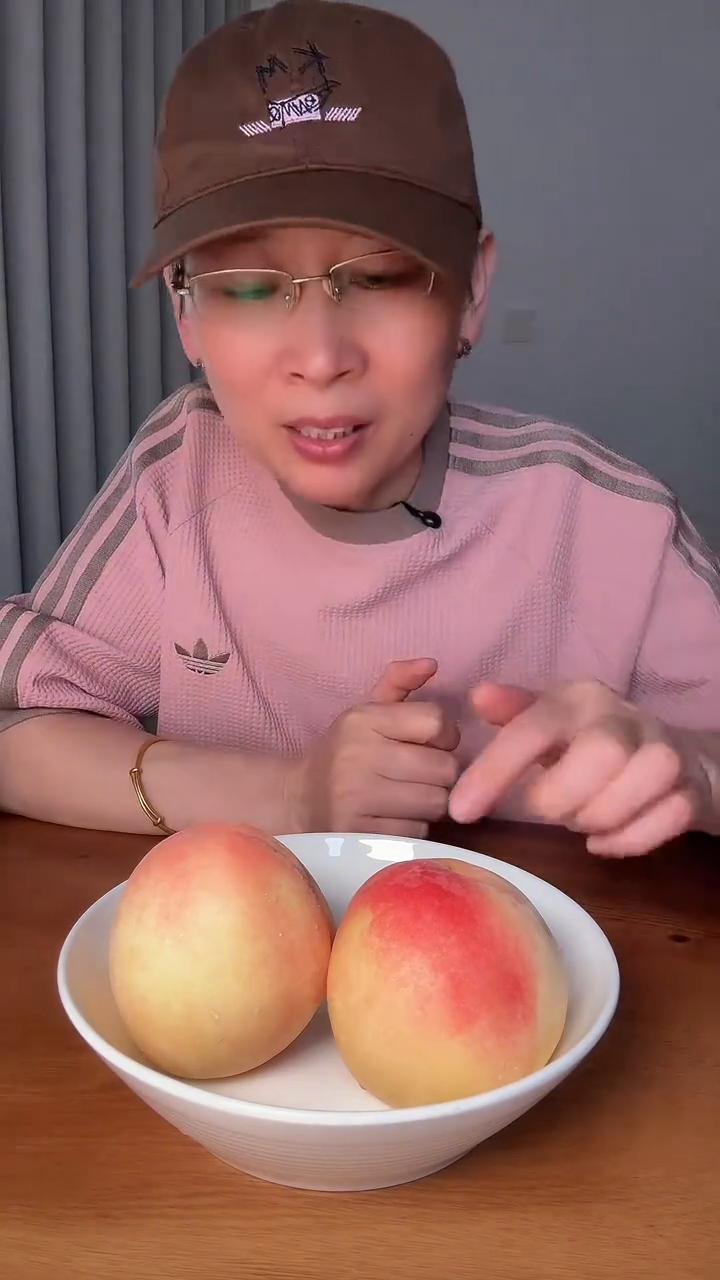 朋友们你们好，今天亏麻了。早上本来想开盘就卖的，一会跌了四个点，四个点割掉了，现