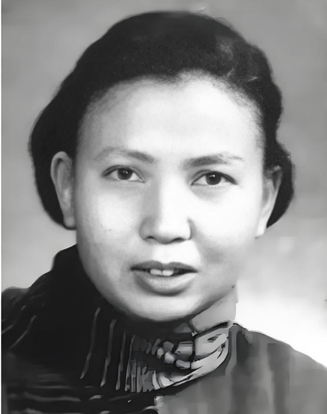 1941年，21岁的女战士莫林被活埋前，敌人竟突然问：“你认识莫林吗？”莫林一听