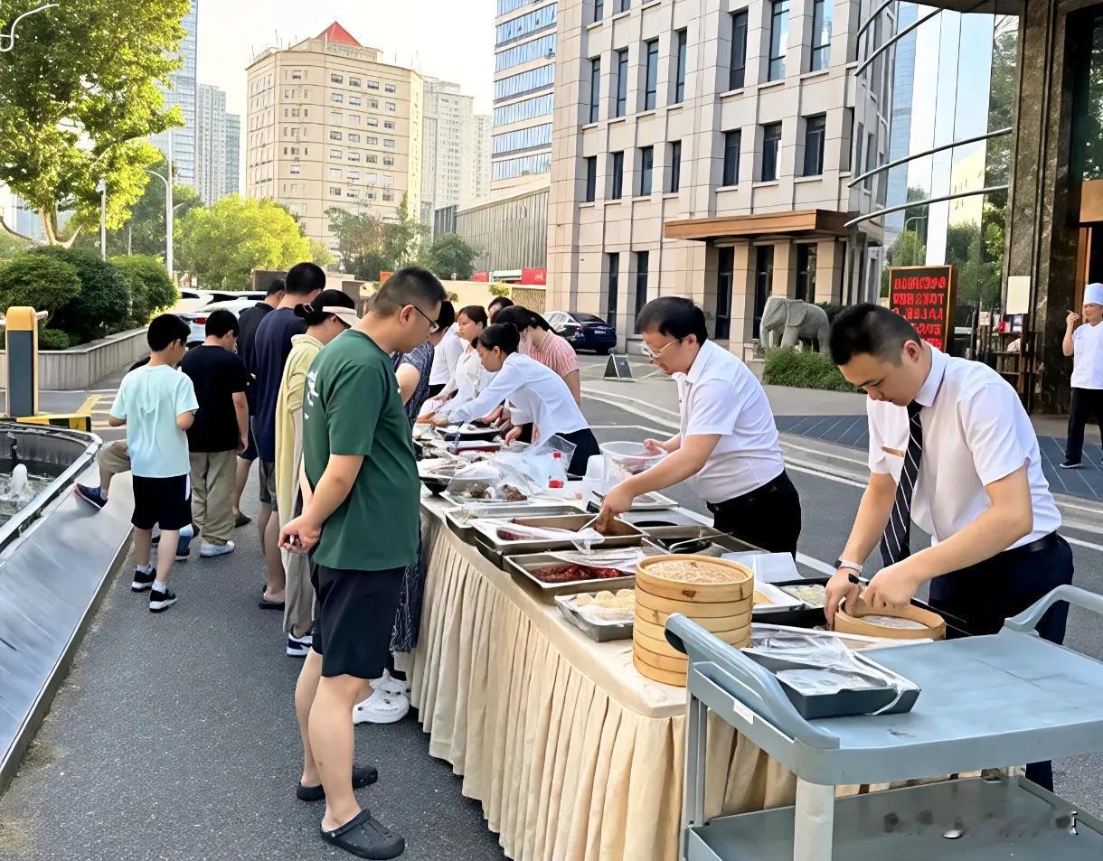 经济不好，五星酒店也必须放下面子了。

现在商务出差少了，婚宴也少了一大半。对于