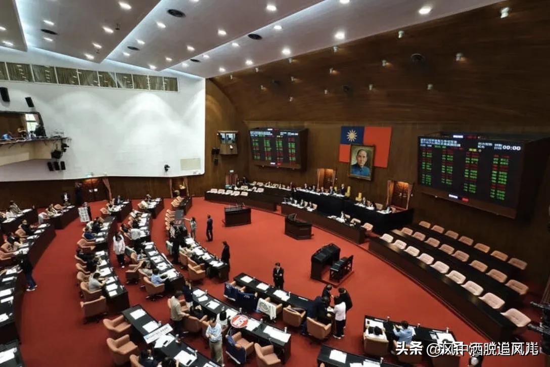 大陆《民族团结进步促进法》7月1日正式施行，民进党当局立刻跳出来轮番抹黑造谣，靠