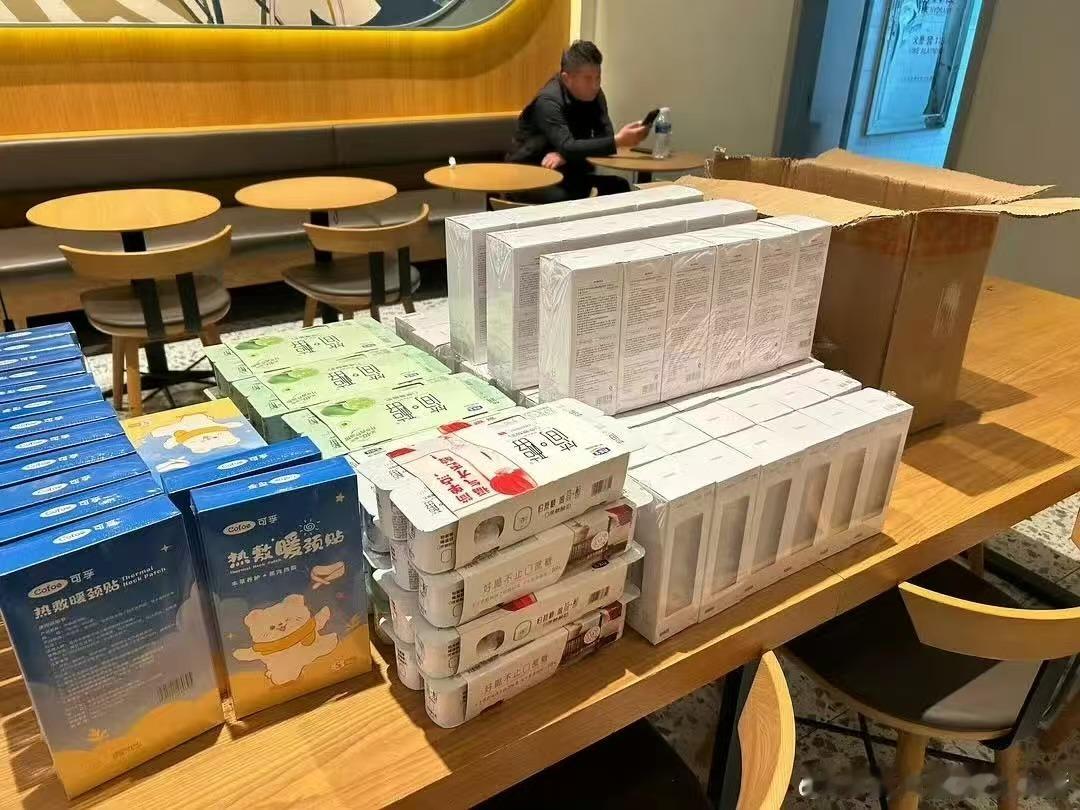 陈飞宇Hi6逆应援粉丝陈飞宇孙千hi6上班陈飞宇Hi6逆应援粉丝，哇塞，蛙趣 