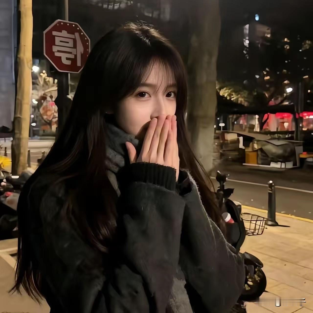 对一座城市的牵挂
不是因城市的风景

而是城市的灯火下
有一个牵挂的人