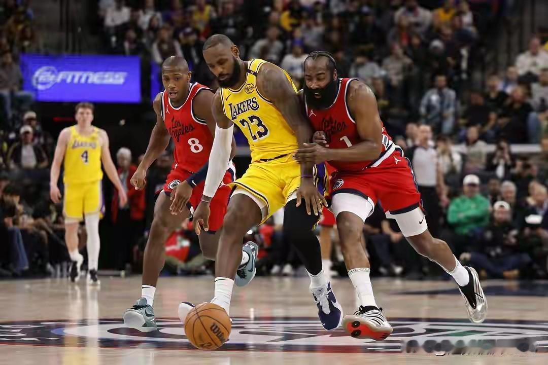 洛城德比詹姆斯能否率队战胜快船？

湖人官方今日更新了明日战快船的伤病报告，艾顿