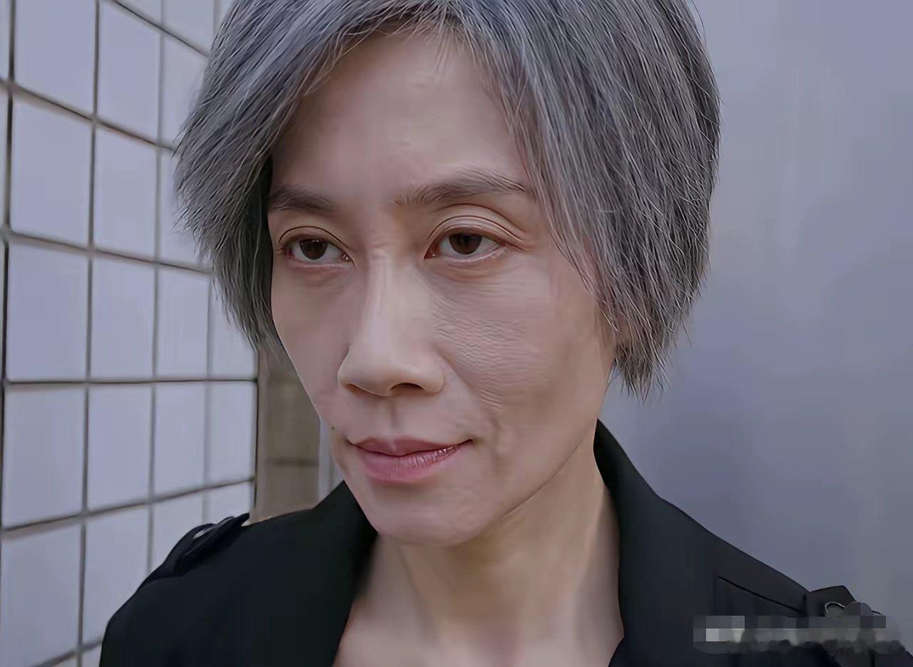 温峥嵘和张一山撞脸。温峥嵘这张剧照简直就是张一山的翻板。和张一山一模一样的分不清