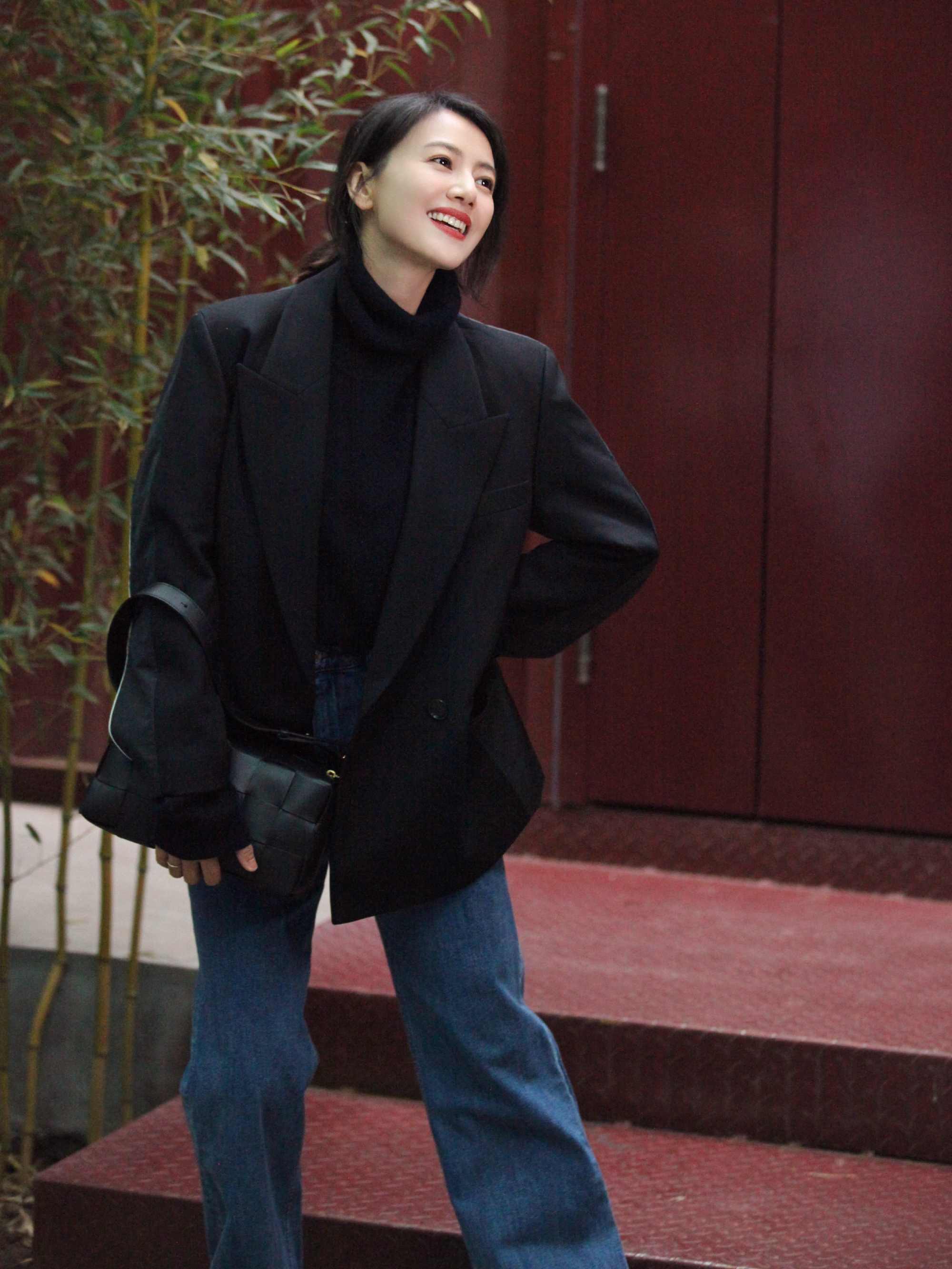 咱就是说，最近刷到好多离谱的“神图”，什么粉色蓝莓、手写情书，连高考数学卷都能以