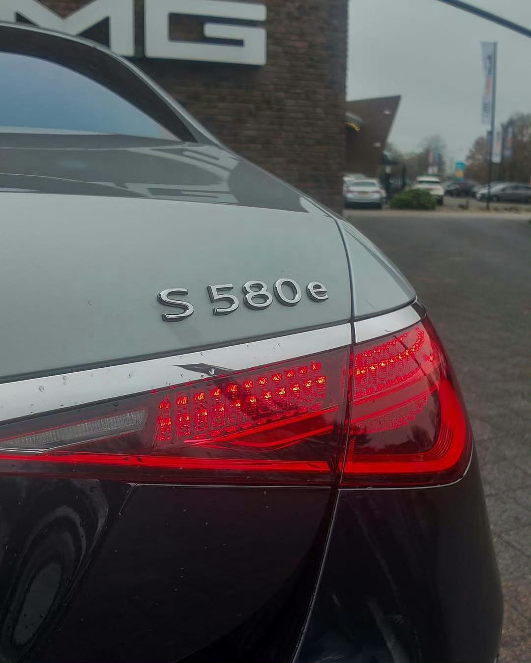 梅赛德斯–MAYBACH S580e 