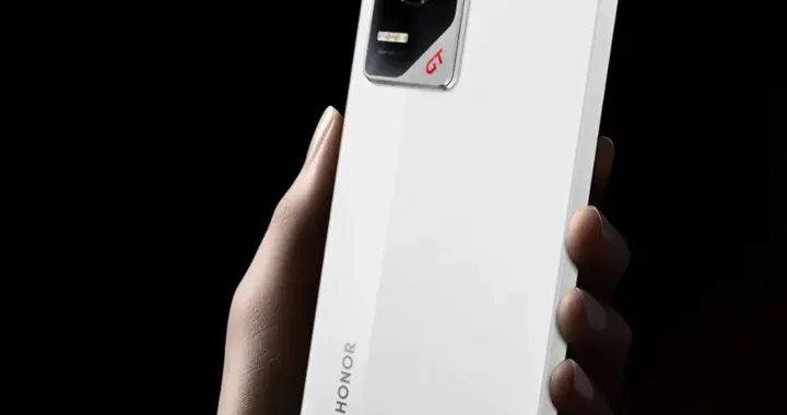 消息称荣耀正测试1.5K 165Hz超高刷直屏新机，还有超大电池