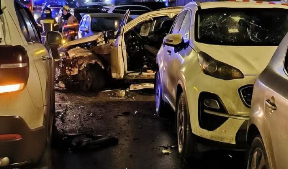 惨无人道！
泽连斯基翻脸不认人！
乌克兰光天化日发动轰炸，普京亲信当场丧生！
 