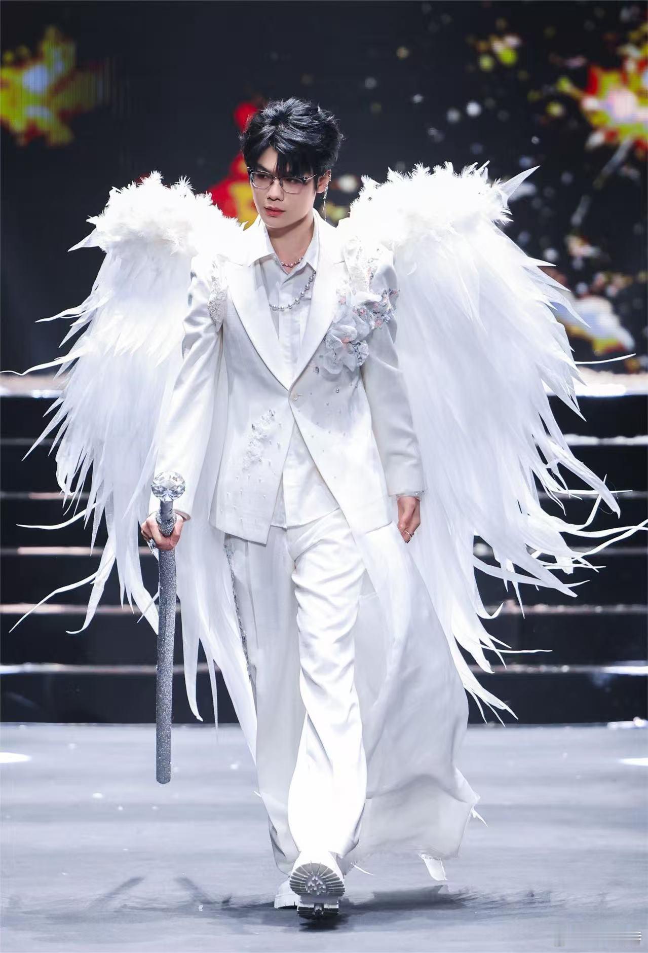 内娱镜头下的PEL 内娱镜头拍PEL简直是神仙组合！33的权杖杀、猫猫的银发杀，