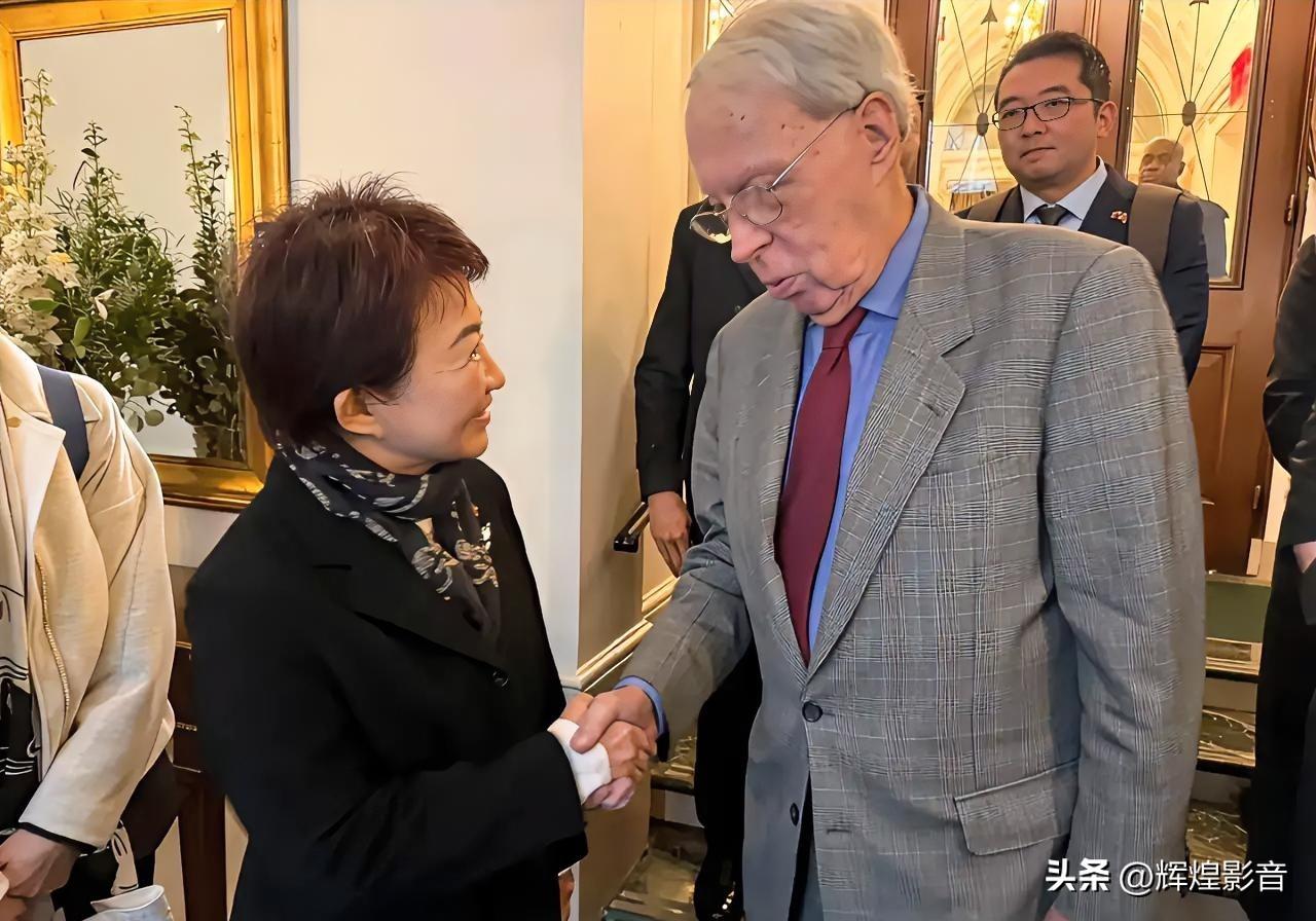 拒当党魁却高调访美，卢秀燕真的无缘国民党最高位吗？
 
很多人以为卢秀燕早已退出