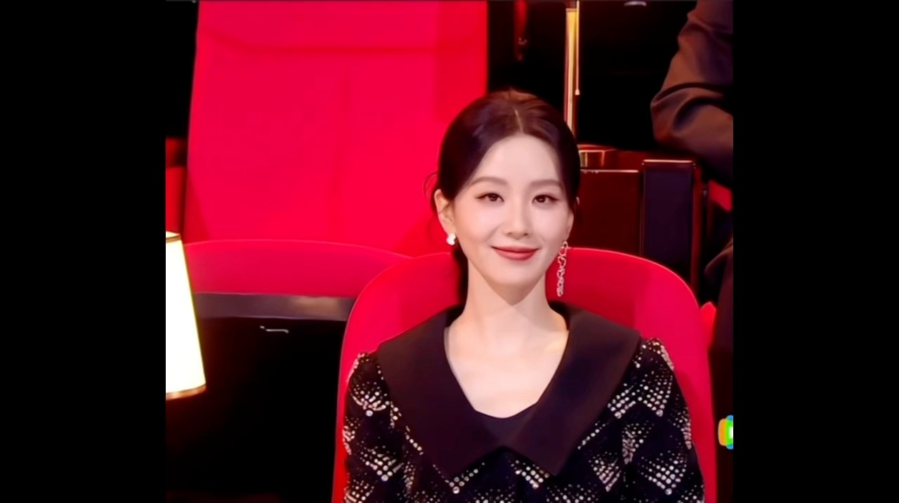 有这些美女，这个腾讯要拿什么输呢 ​​​