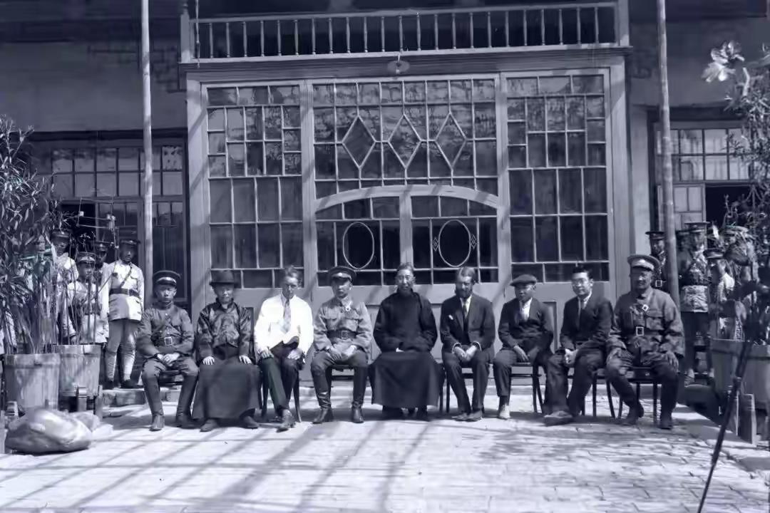 1934年哥萨克骑兵与马家军在新疆交锋，马家军杀疯了，大呼过瘾…
 
这场厮杀的