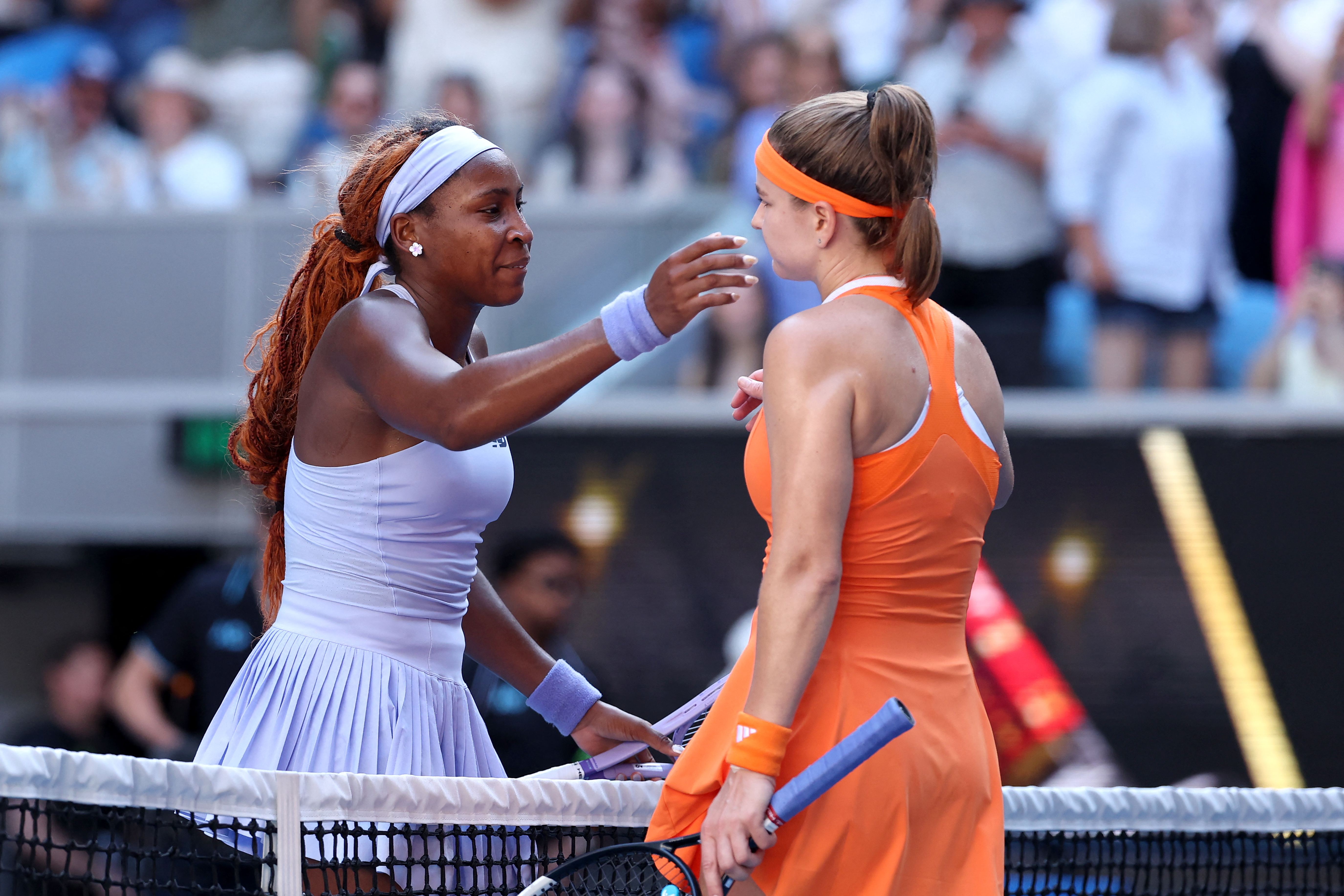 高芙五连胜穆霍娃晋级八强✅2026澳网女单第四轮，3号种子高芙以6-1/3-6/