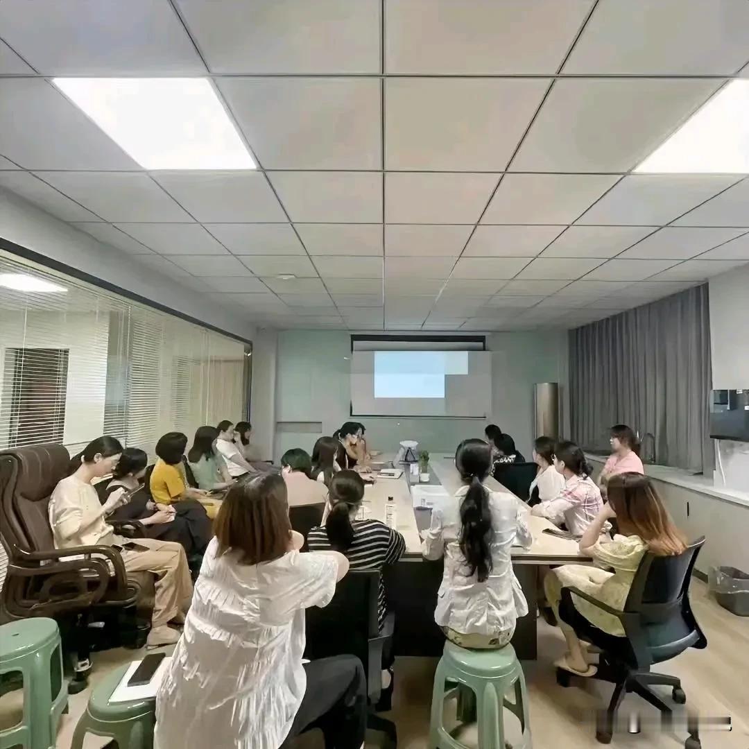 作为一个无良HR真心劝大家别做职场老实人，因为老实人不光要背最低绩效、裁员先被裁
