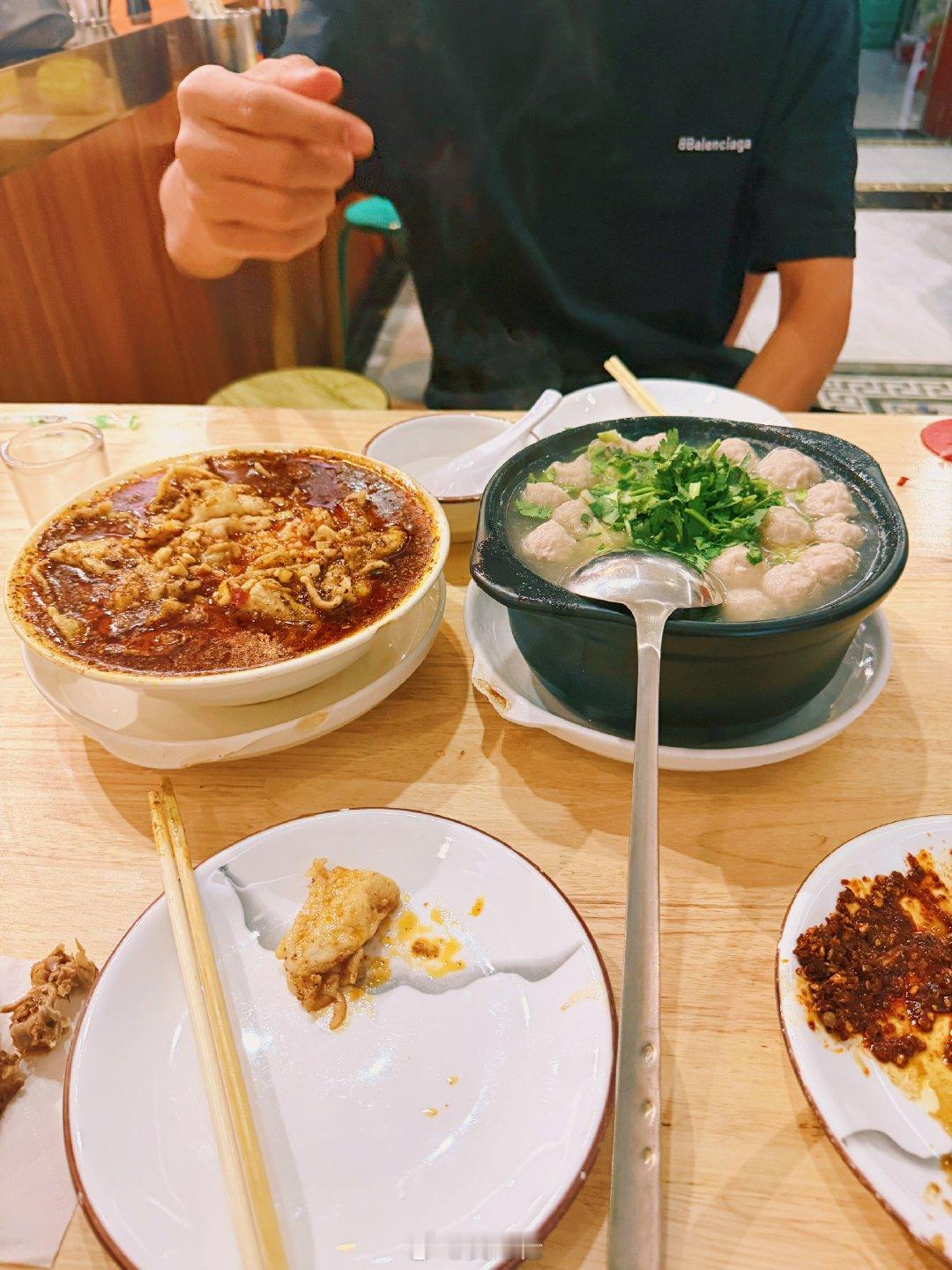 馋死了 得有俩月没吃了结果吃了一肚歪[允悲] ​​​