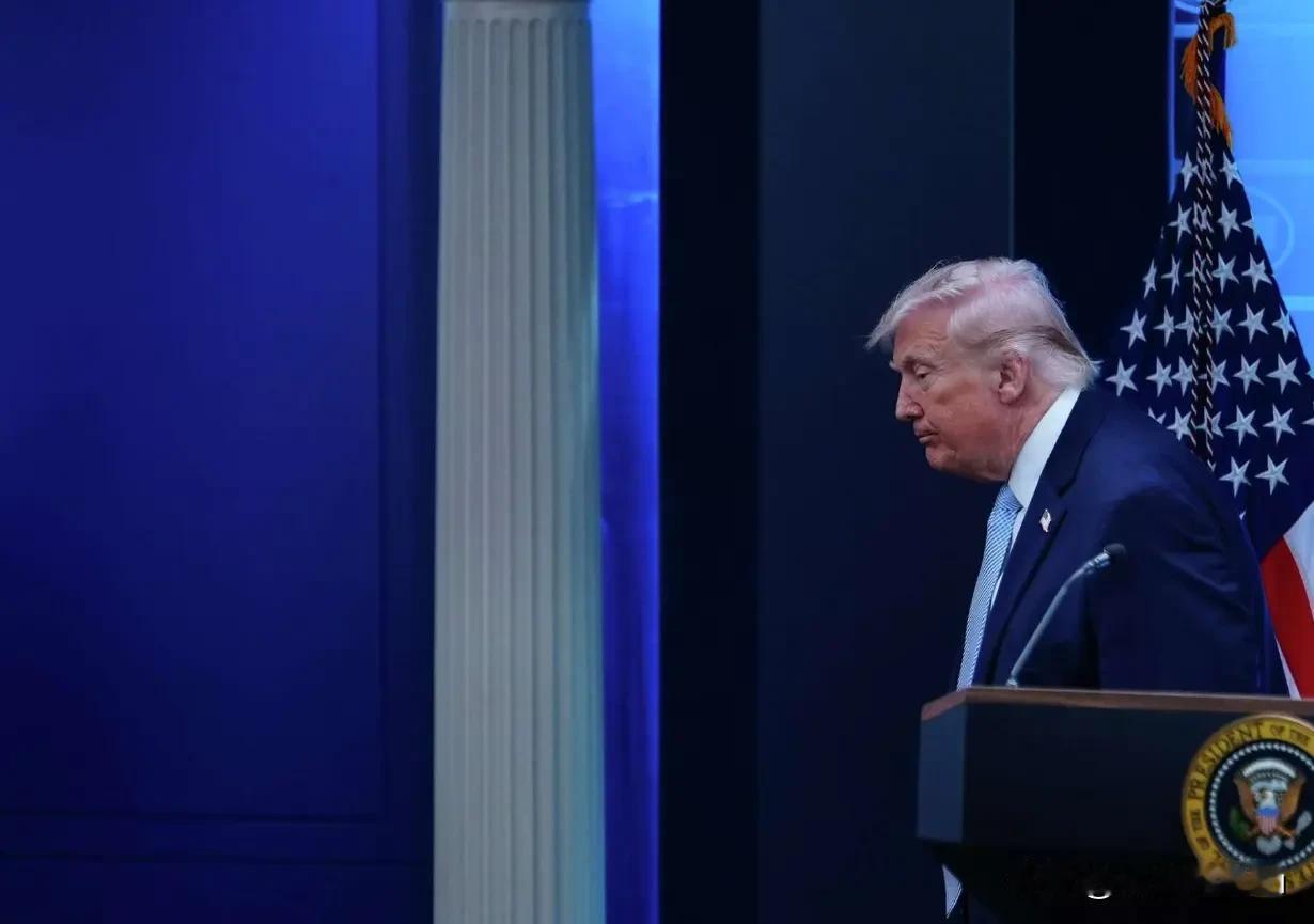 美国对伊朗战争中明面上是亏损，其实特朗普团体背后的个人资本是盈利的

看看委内瑞