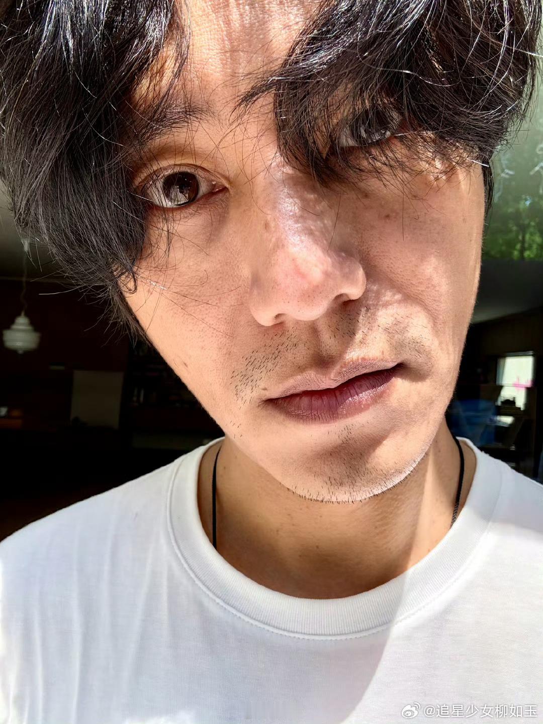 陈坤发文，自嘲皮超心静，来自法国的暖心粉丝的留言，这也太治愈了吧[泪][泪] ​