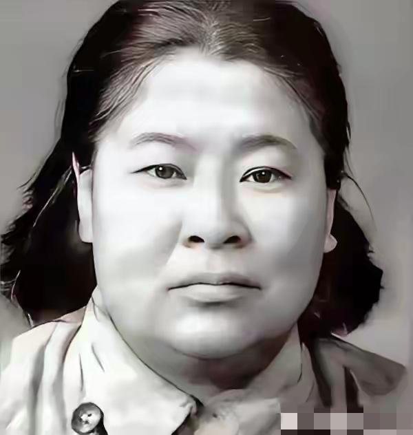 1935年，土匪黑七提出要与红军单挑， 何子友 去迎战，她对黑七说：“比武如果我