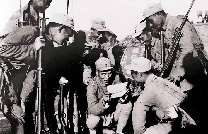1941年，山东哑巴女子明德英，用乳汁救活了八路军小战士庄新民。44年后，时年6