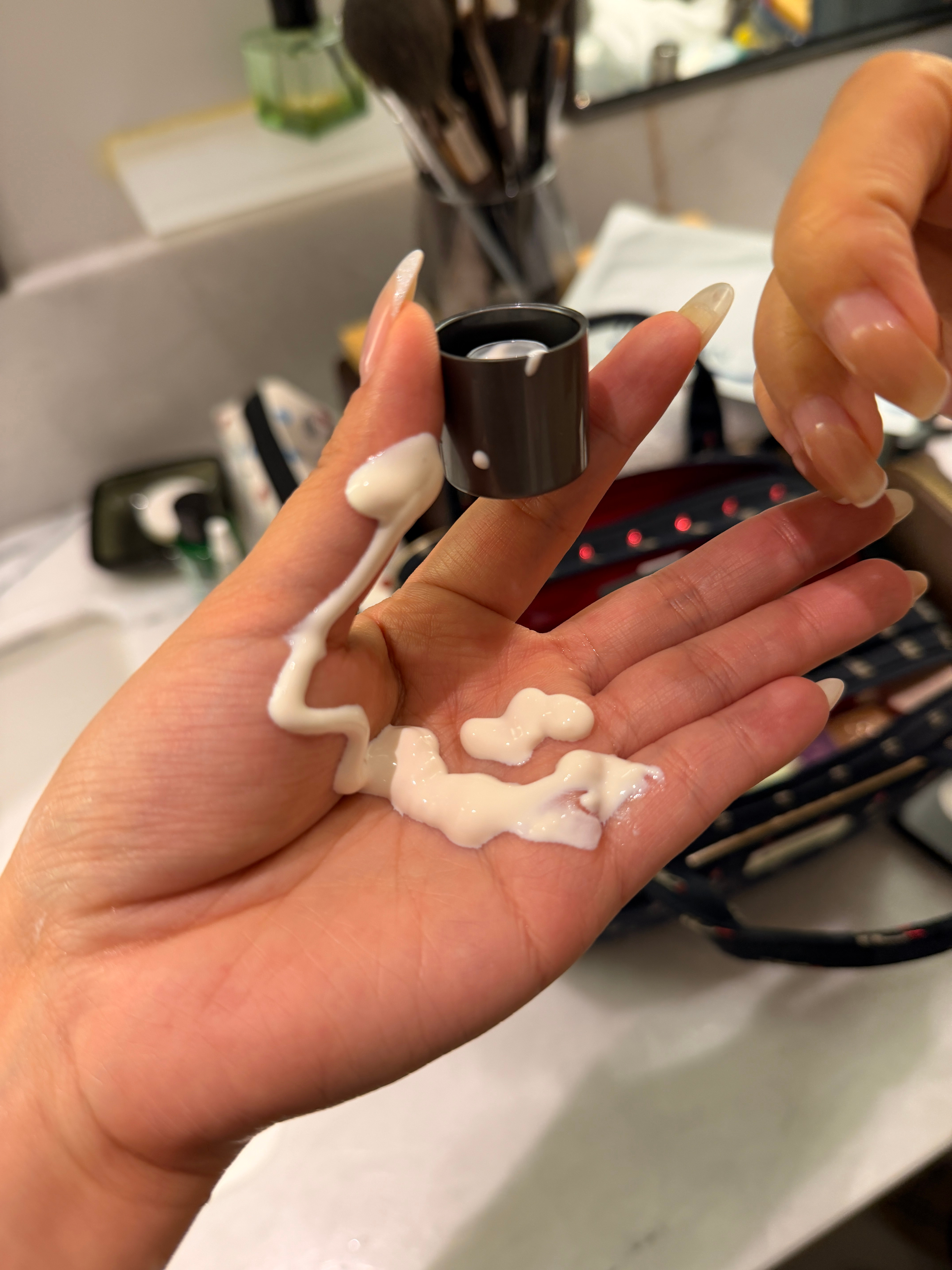 这……防晒霜喷了我一手啊[泪奔][泪奔][泪奔]高海拔地区就是各种boom💥 