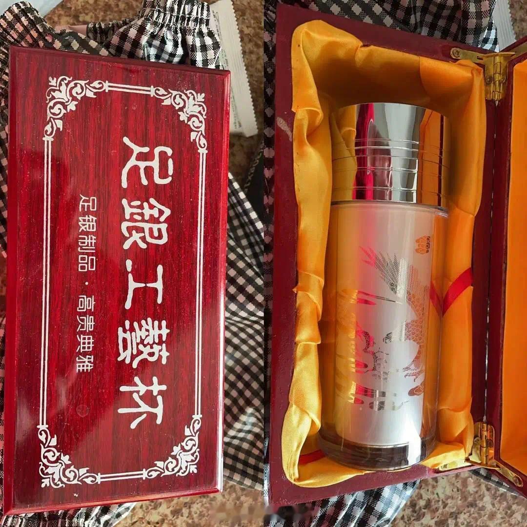 银价再度暴涨2023年花费6000余元购入的钻戒，如今回收价仅数百元，而当时商家