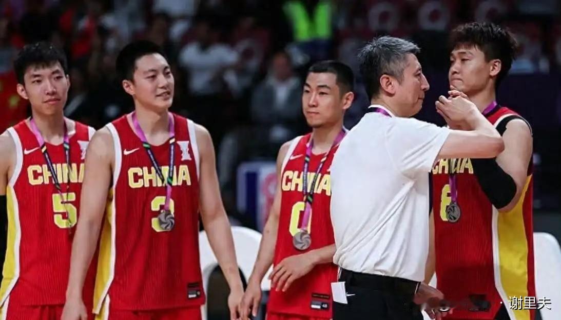 郭士强虽然是辽宁人，却抬爱广东球员！徐杰、胡明轩、焦泊乔和徐昕4人同时入选，宏远