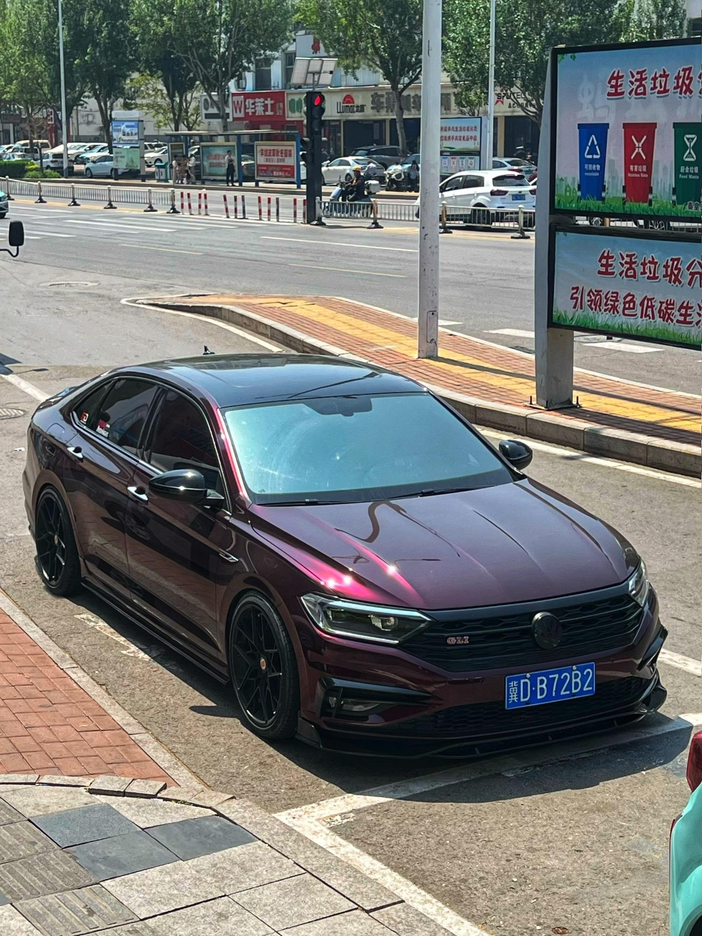 黑方糖遇见阳光那一刻仿佛在对你笑。