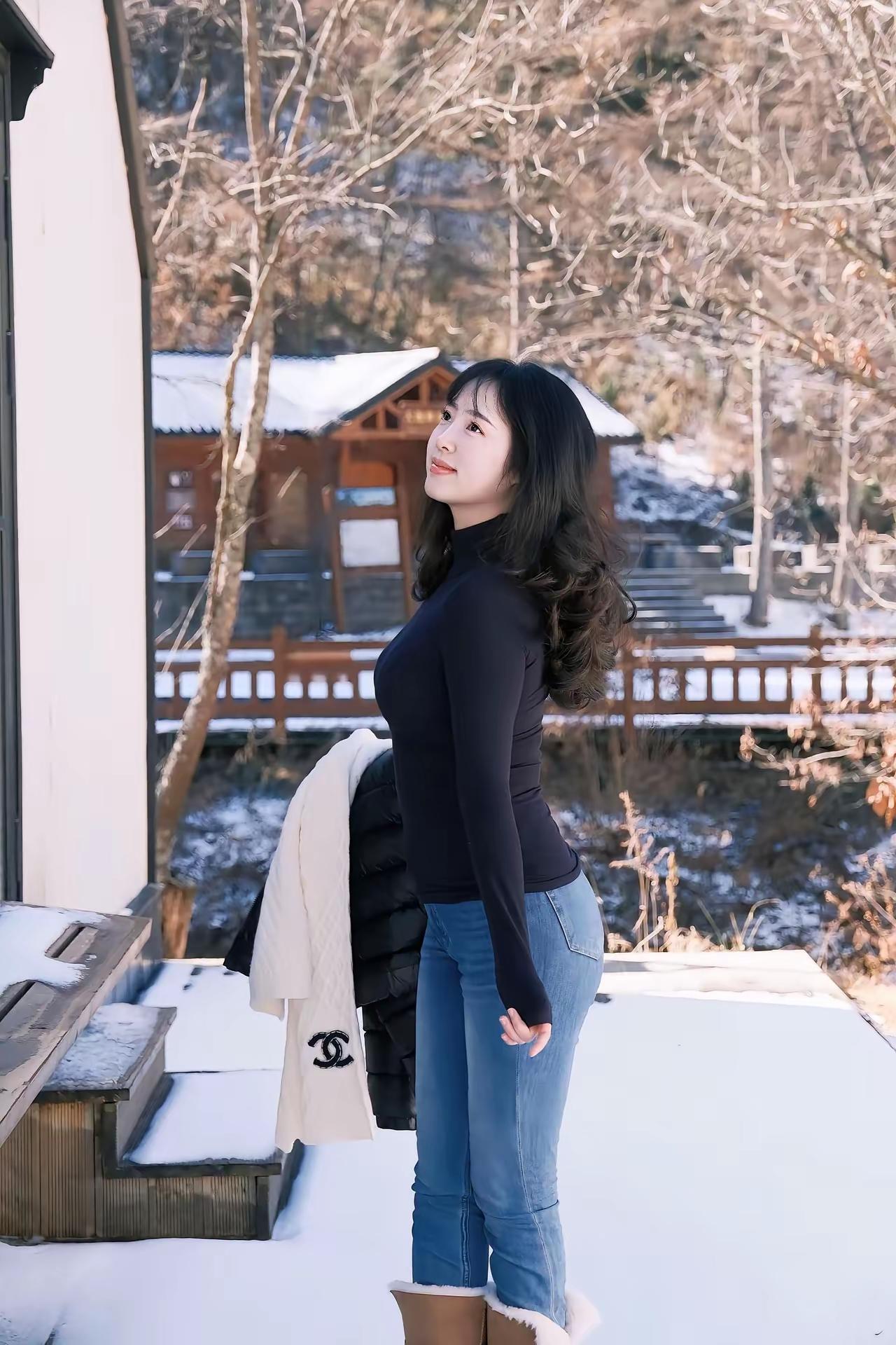 微胖才是天花板，雪乡留下倩影，牛仔裤穿搭，非常棒微胖 微胖自然美 微胖女生美容颜