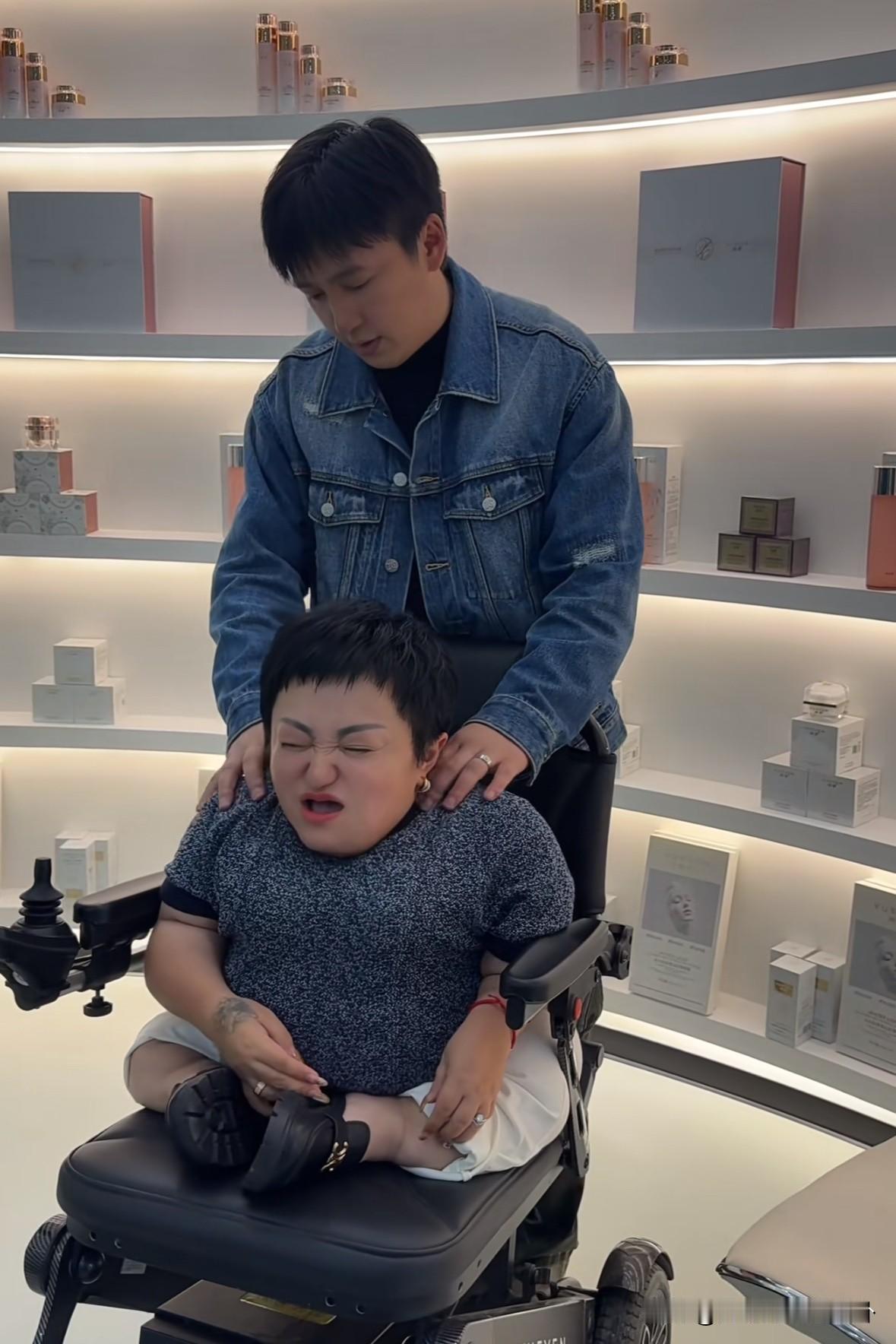 大双似乎早就后悔娶了李喜梅。

当着很多网友的面，李喜梅经常指责他，甚至去个厕所