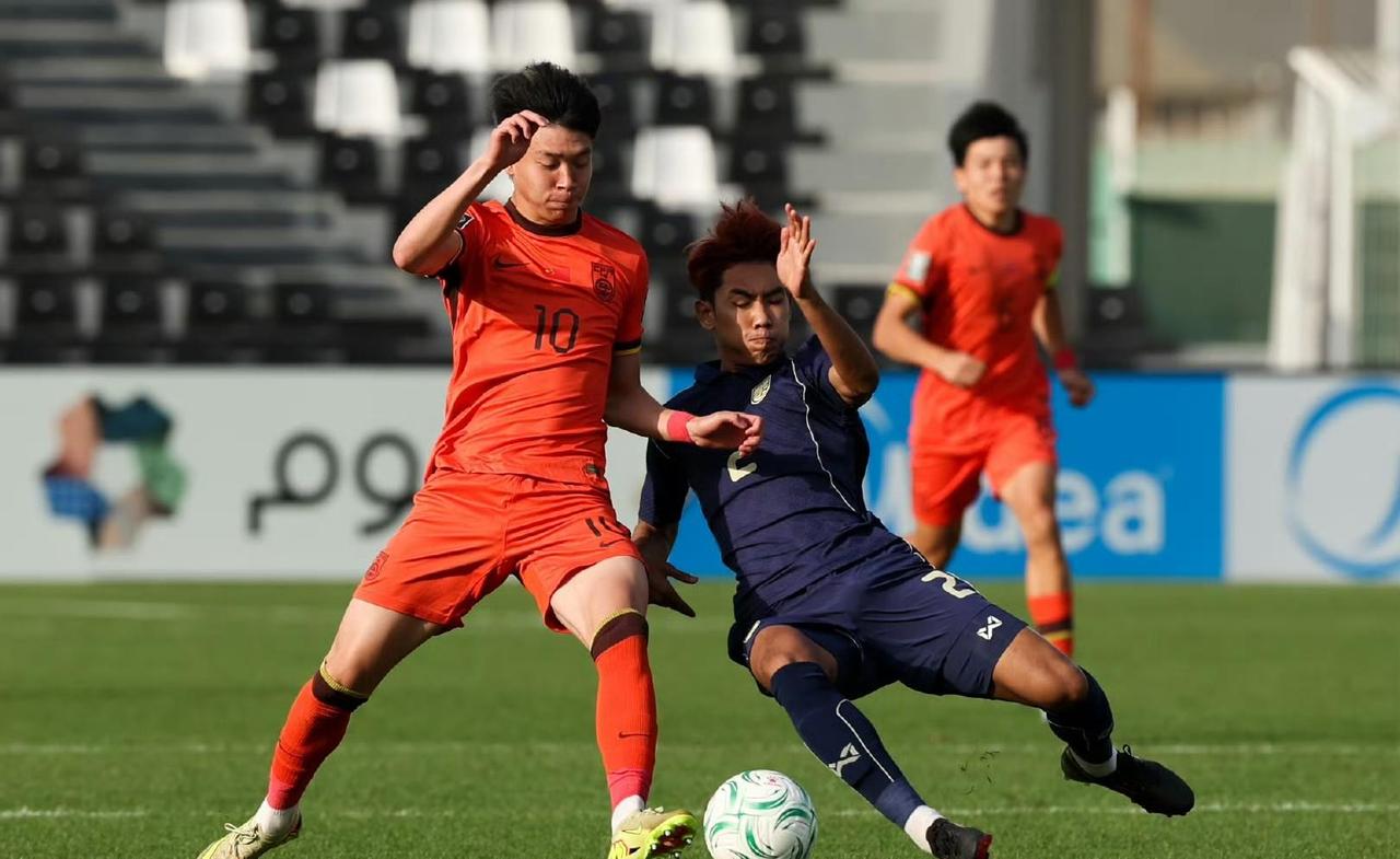 恭喜国足U23晋级淘汰赛但我却一点也高兴不起来，尤其是看了踢泰国的比赛我更加伤心