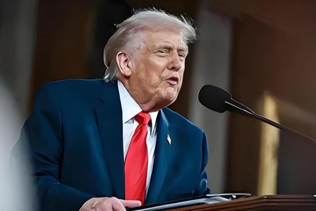 美伊谈崩当天，特朗普火速给中国递了一句话，直白提醒中国别惹“大麻烦”上身。这场在