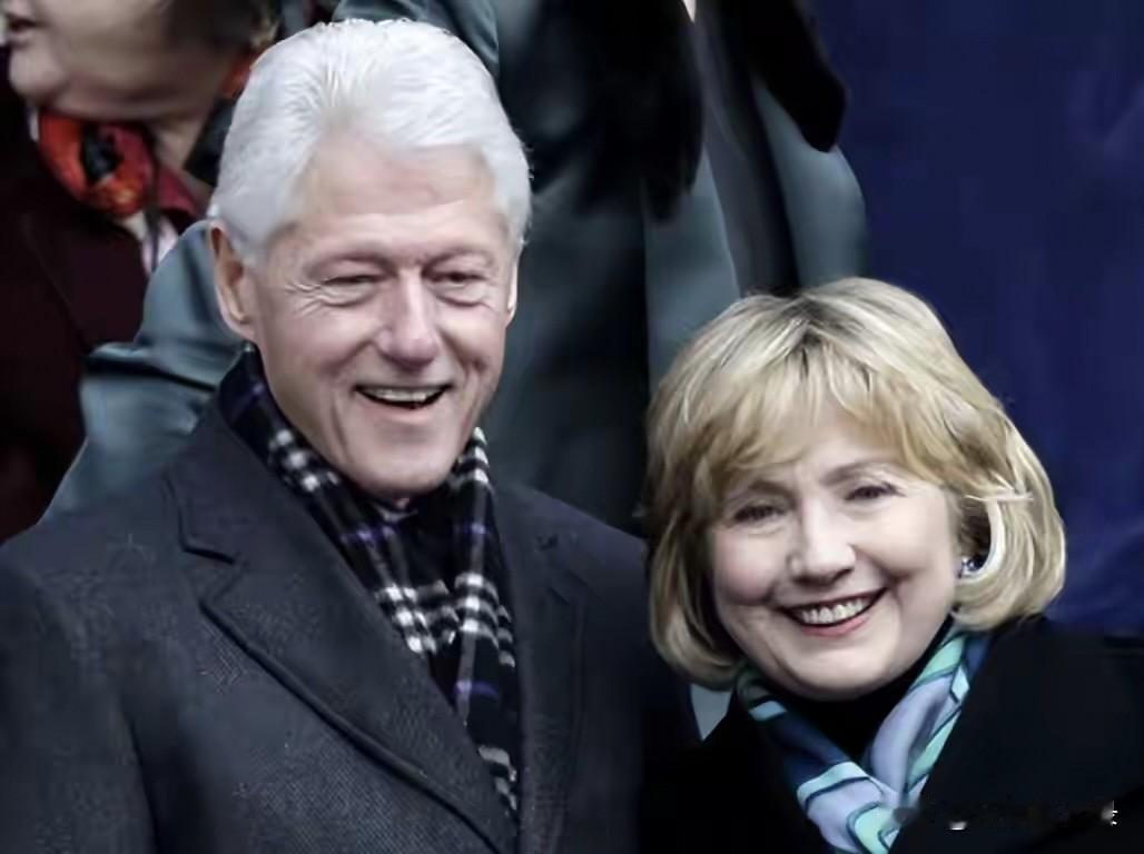 事关爱泼斯坦案！克林顿夫妇本月底接受问询
最近一段时间，爱泼斯坦案闹得沸沸扬扬，