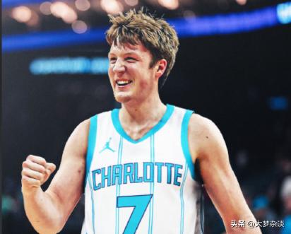 黄蜂现在这么猛的嘛？打凯尔特人跟打儿子似的……

赛季初还在摆烂，打着打着发现真