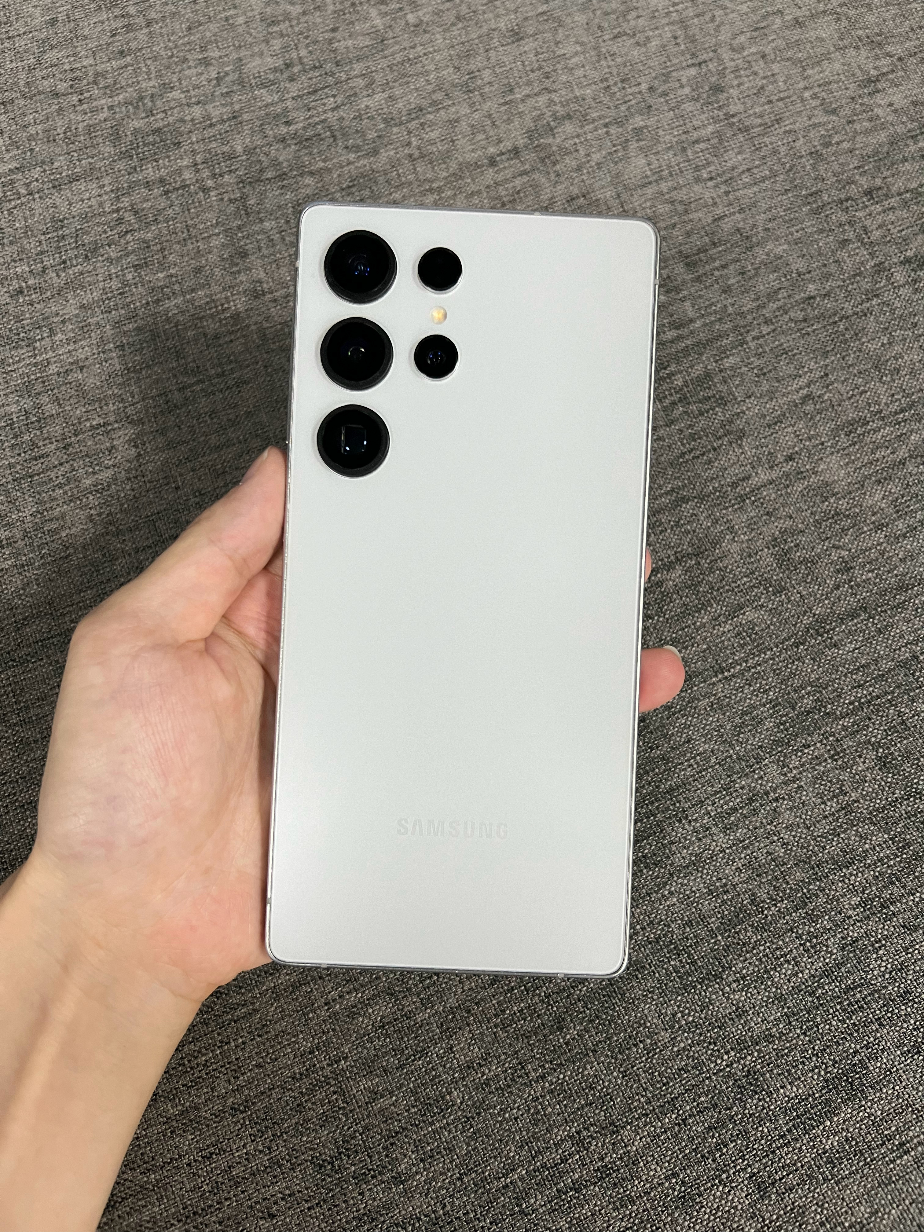 港行三星S25 Ultra  12+512G 钛辉银，屏幕完美，中框轻微掉漆，单