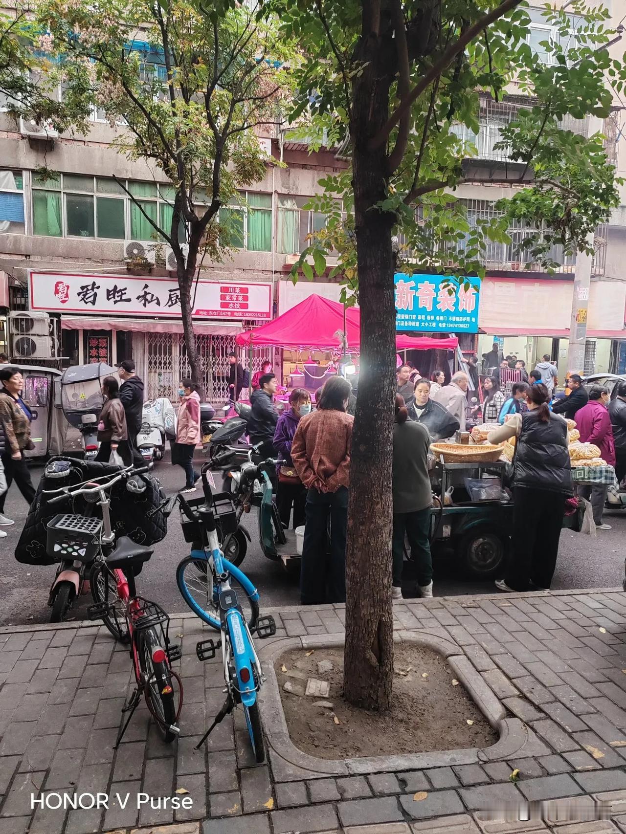  
一大早家长约好谈孩子的事，我按时间而来，大家猜这是哪里？