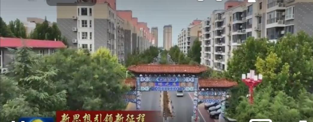 金秋时节，乡村大地硕果累累。金黄柿子、红透苹果挂满枝头，羊肚菌破土而出。田野里农