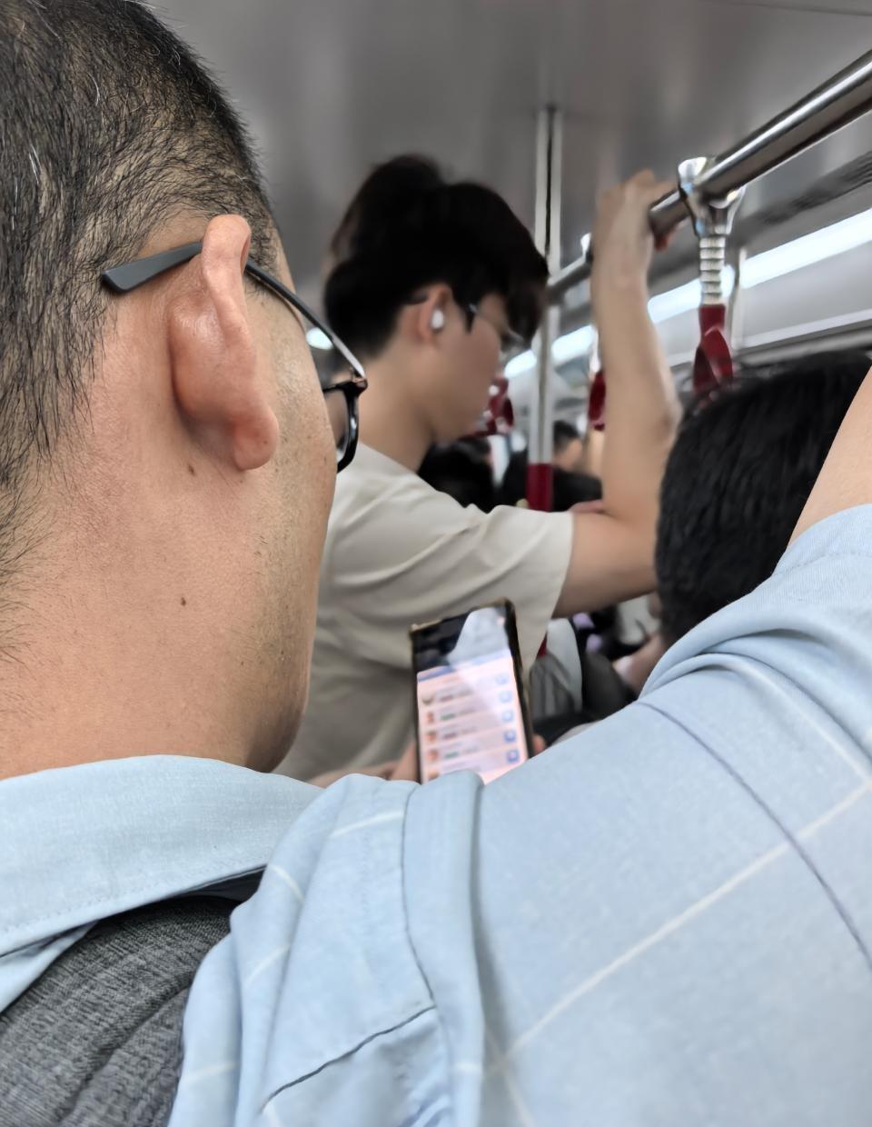 2025年9月26日（周五），18时15分广州地铁11号线外环列车客流
图1：龙
