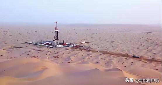 沙漠下面几乎全是石油，我国缺油年年大量进口，那为啥不开采呢？

很多人想不通。咱